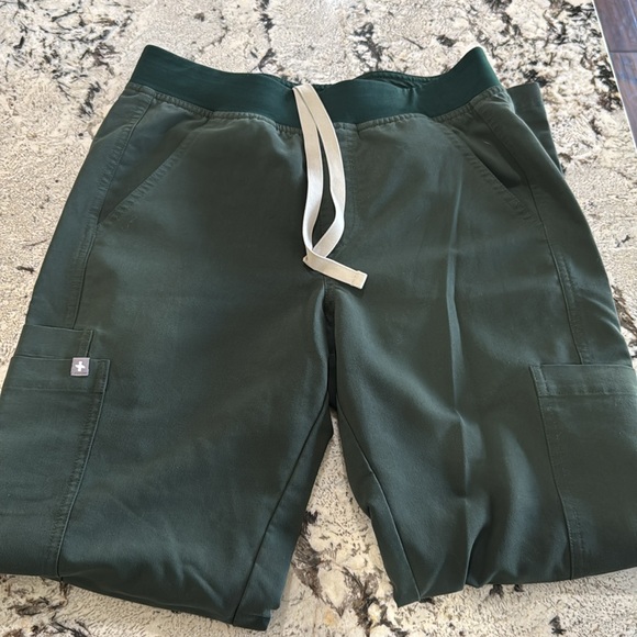 Men’s Moss Green Figs scrub Pants - Picture 2 of 6